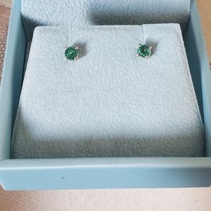 14k White Gold Emerald Stud Earrings